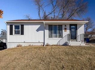 3021 Bramble Rd SW, Cedar Rapids, IA 52404