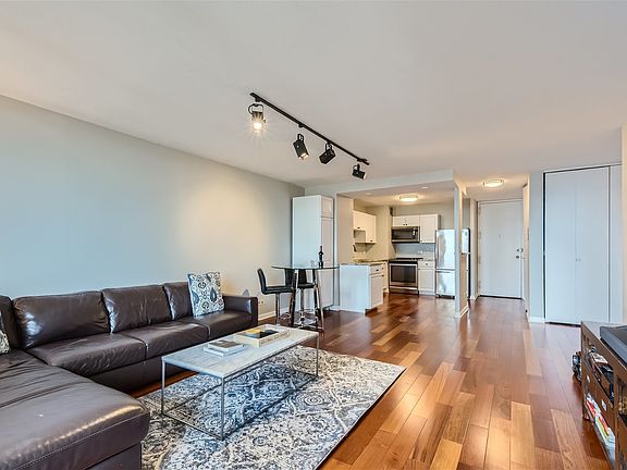 3rd image of 1636 N Wells St APT 1505