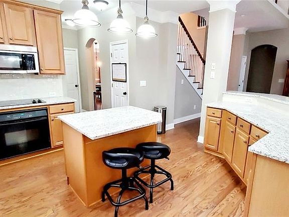 3rd image of 28 Hidden Woods Ln