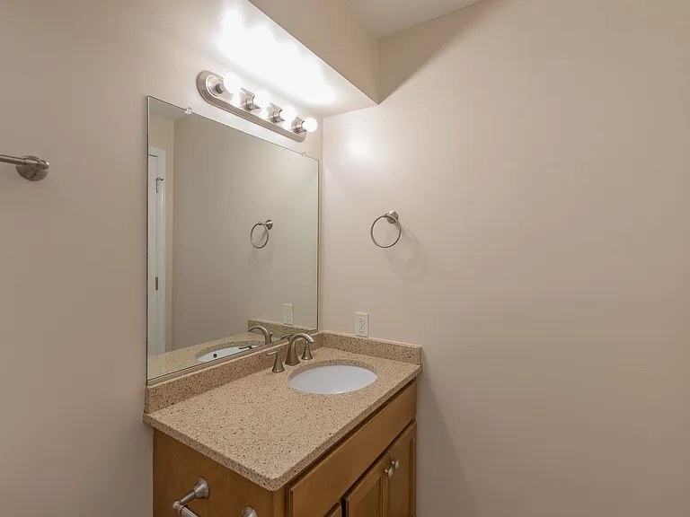 913 Walker St #102 — Photo 27