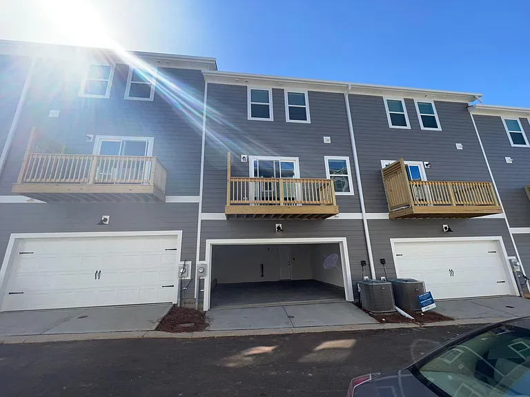 2027 Tears Ln — Photo 8
