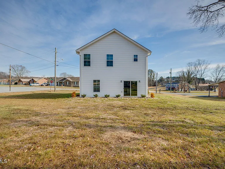 300 Robin Hood Ln — Photo 27