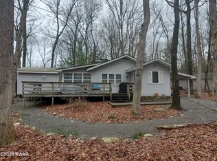 106 Lakeview Ter, Hawley, PA 18428