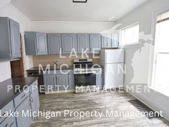 2nd image of 636 Livingston Ave NE APT 1