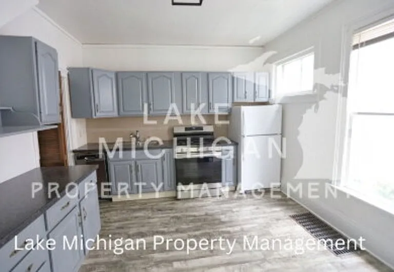 636 Livingston Ave NE #1 — Photo 2