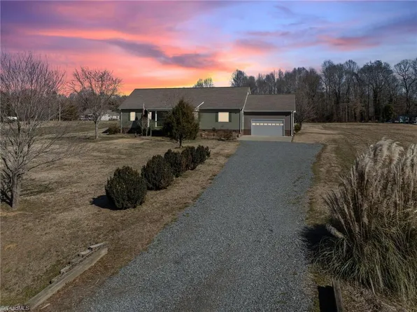 261 Nabors Rd, Statesville, NC 28677