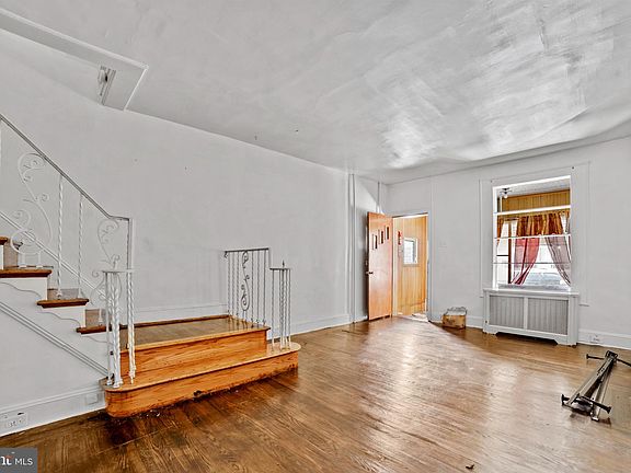 5th image of 5321 Lesher St