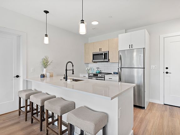 4th image of 10-26 Somerset Ave #208