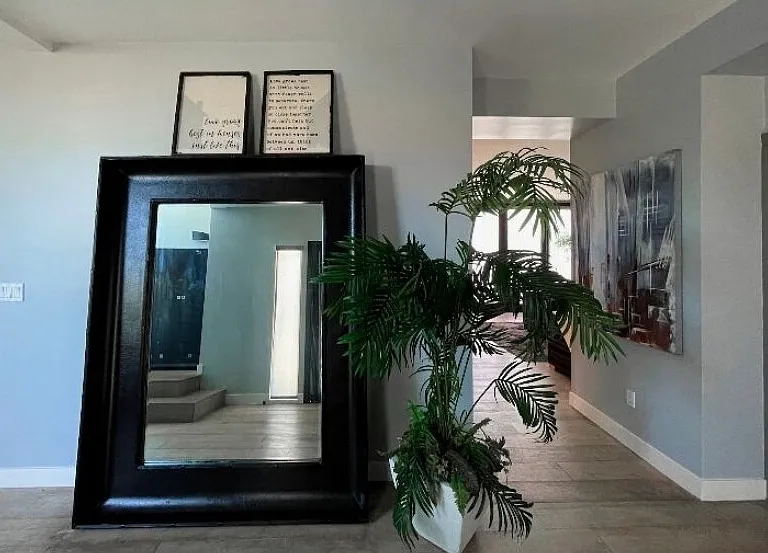 300 N Plymouth Blvd — Photo 4
