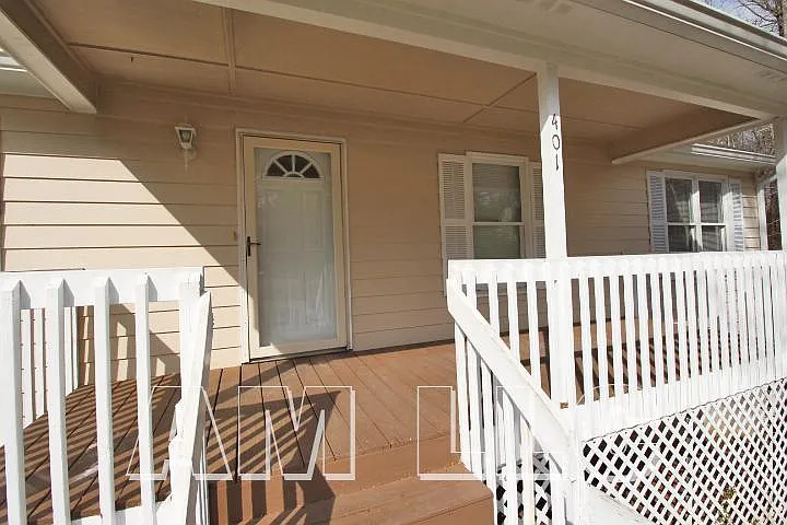 401 Oak Landing Cir — Photo 15