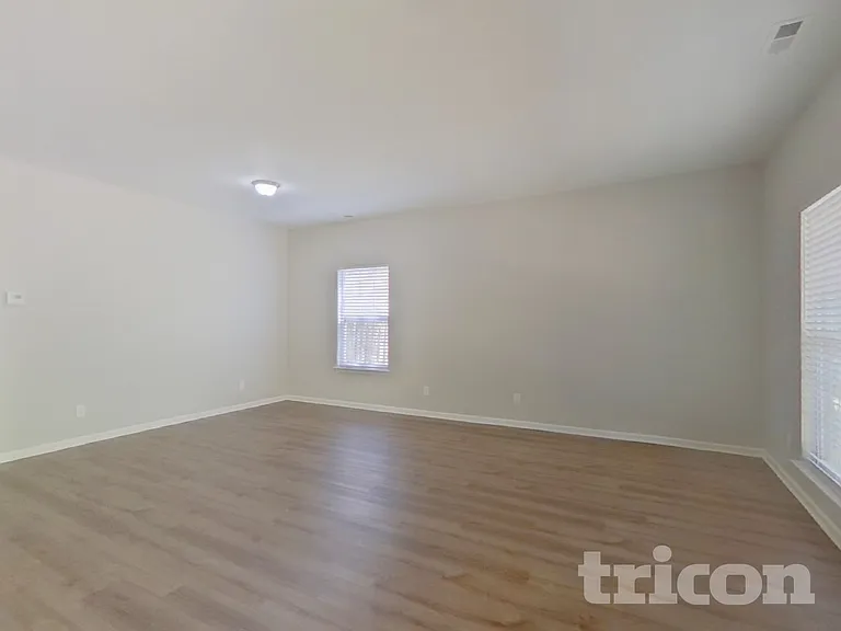 11035 Elven Dr — Photo 3