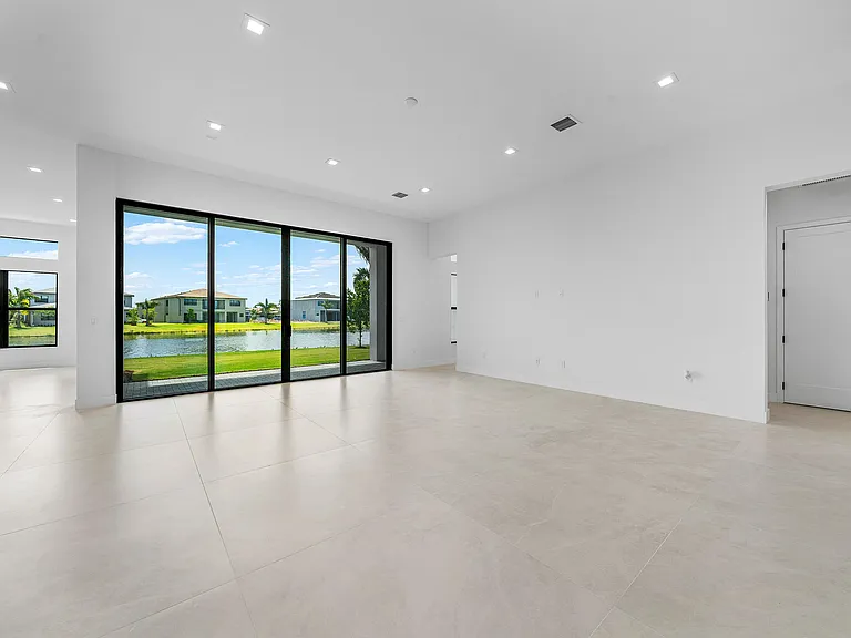 9516 Riverside Park Dr — Photo 13