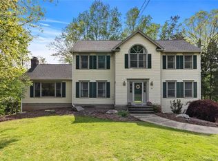 52 Greenbriar Rd, Oxford, CT 06478