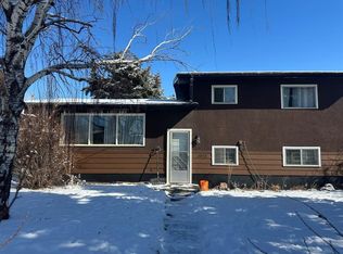 2028 W 43rd St SE, Calgary, AB T2B1H3