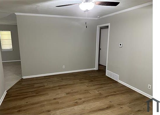 4th image of 2710 Wembley Dr