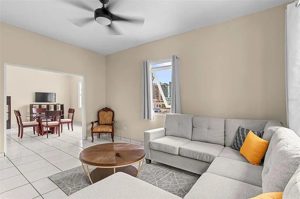 3 bed, 2.0 bath, 1600 sqft, $4,000 — Photo 3