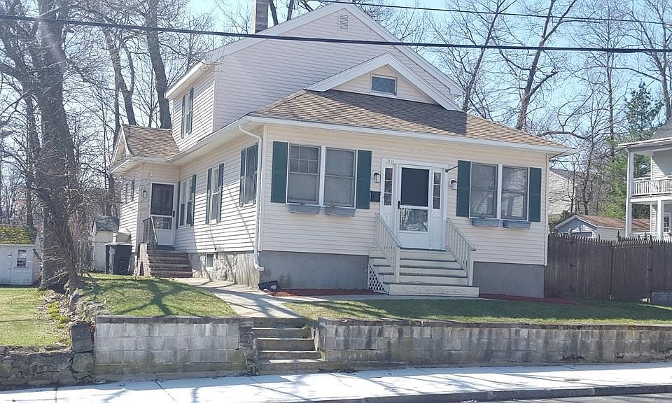 2nd image of 210 Oakland Ave