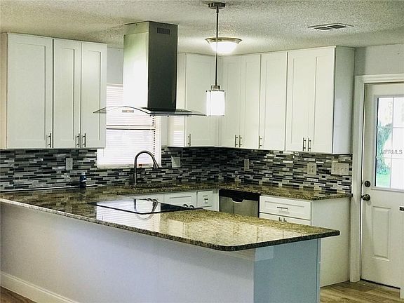 4th image of 1517 Moss Ave