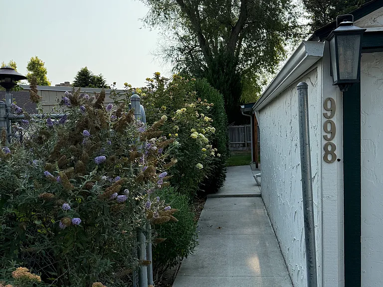 998 S Owyhee St — Photo 2