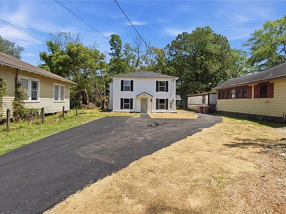 3rd image of 377 Tuttle Ave