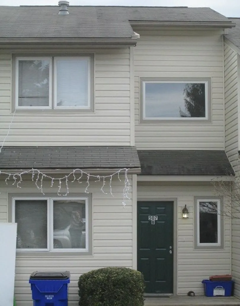 4 Bedroom 2.5 Bath Townhouse — Photo 1