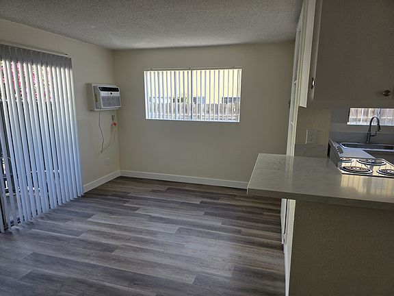 4th image of 1001 Decker St APT 4