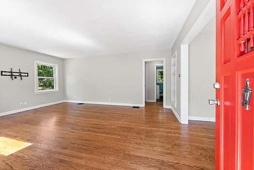 4th image of 365 Hickory Grove Blvd