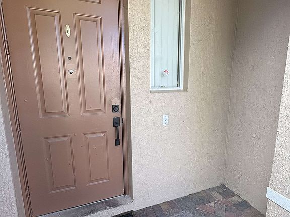 4th image of 2410 Seminole Palms Dr