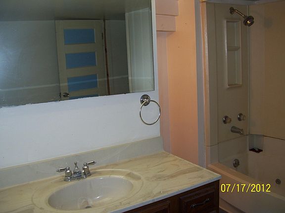 4th image of 4755 Woodlawn Ave