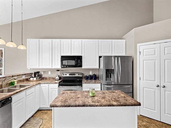 3rd image of 632 Wyndview Dr