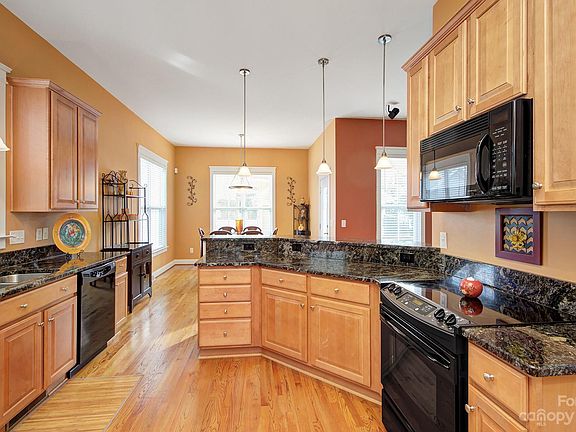 3rd image of 16417 Spruell St