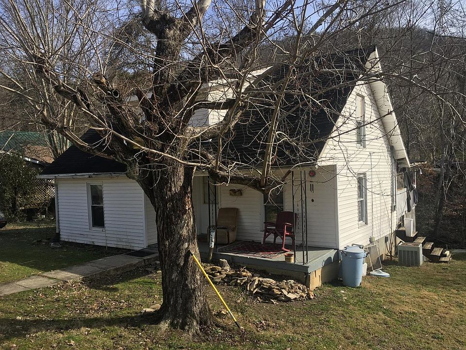 2nd image of 141 N Plum St