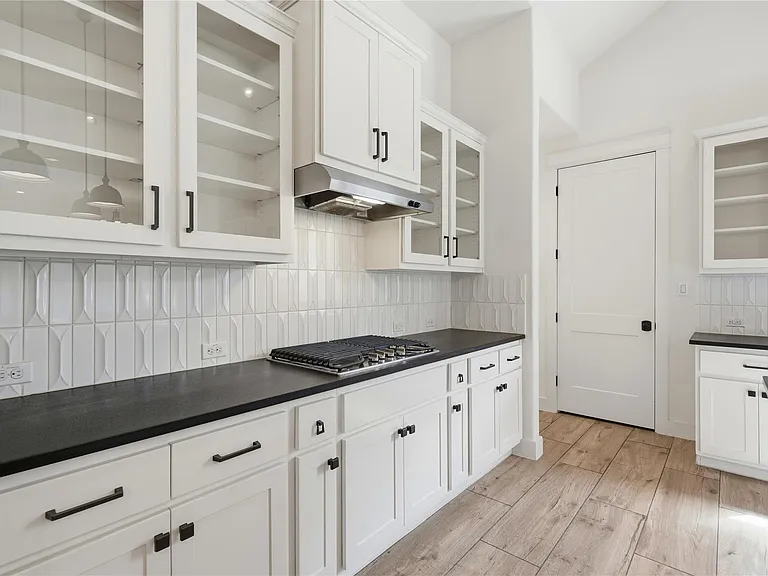 70 Santa Maria St — Photo 20