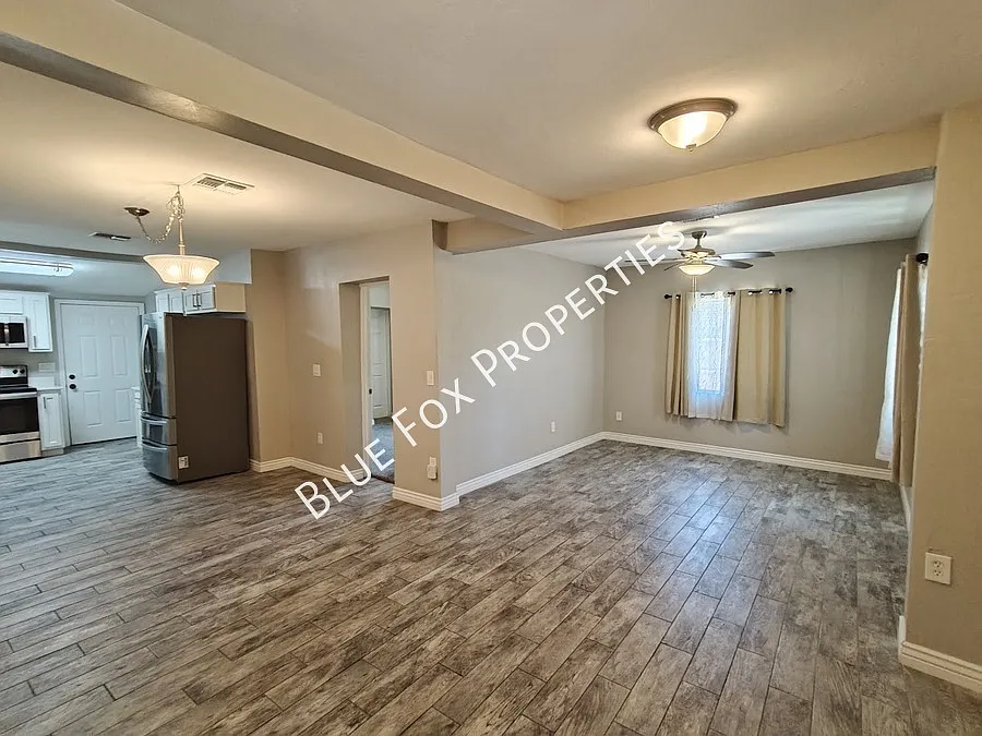 619 S Highland Avenue — Photo 3