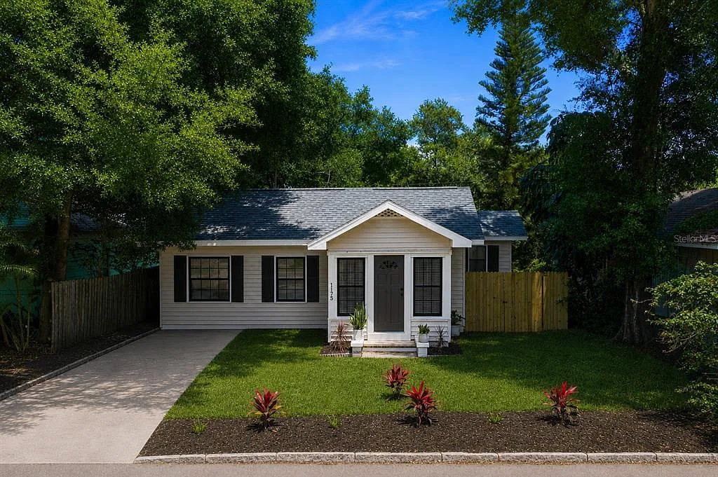 2 bed, 1.0 bath, 854 sqft, $2,995 — Photo 1