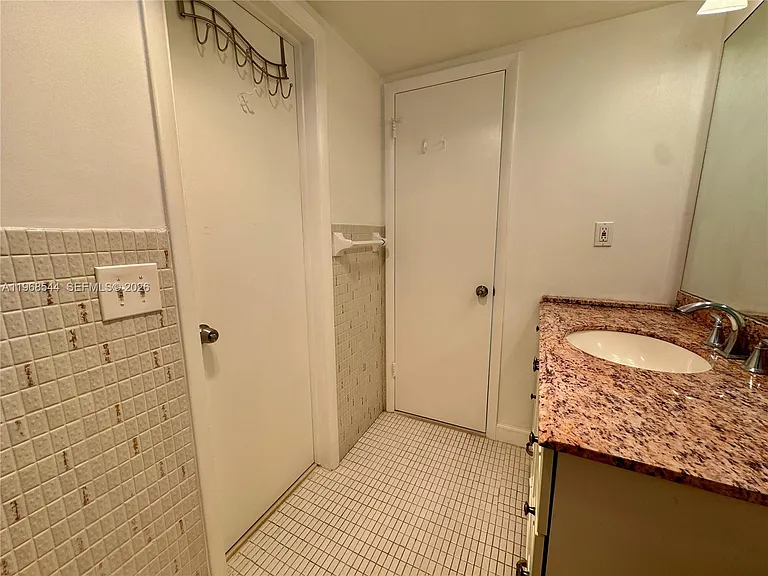 2855 Leonard Dr #H202 — Photo 28