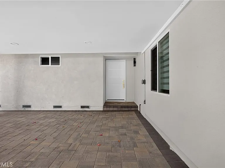 16427 Clymer St — Photo 6