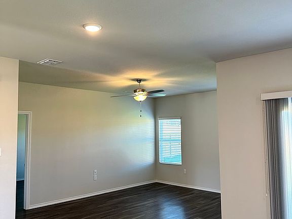 4th image of 1407 Monterey Dr