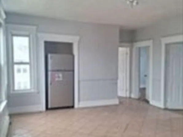 246 Millbury St APT 3, Worcester, MA 01610