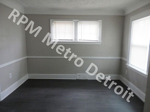 4th image of 18942 Stoepel Ave