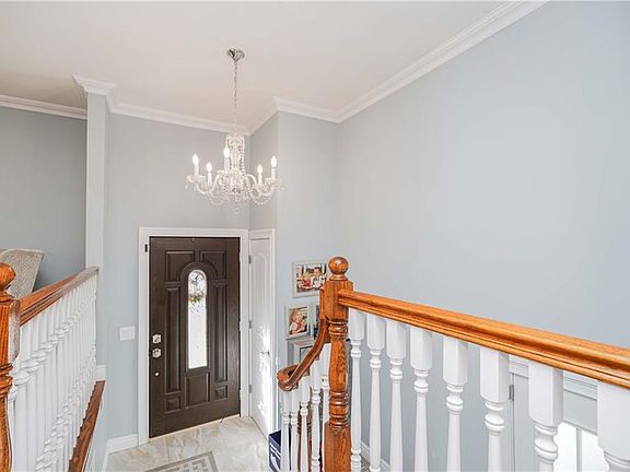 3rd image of 607 Ionia Ave