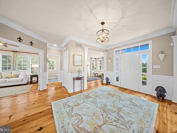 5th image of 1102 Briar Way