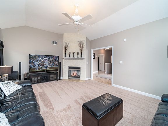 4th image of 26011 Westwood Hills Dr