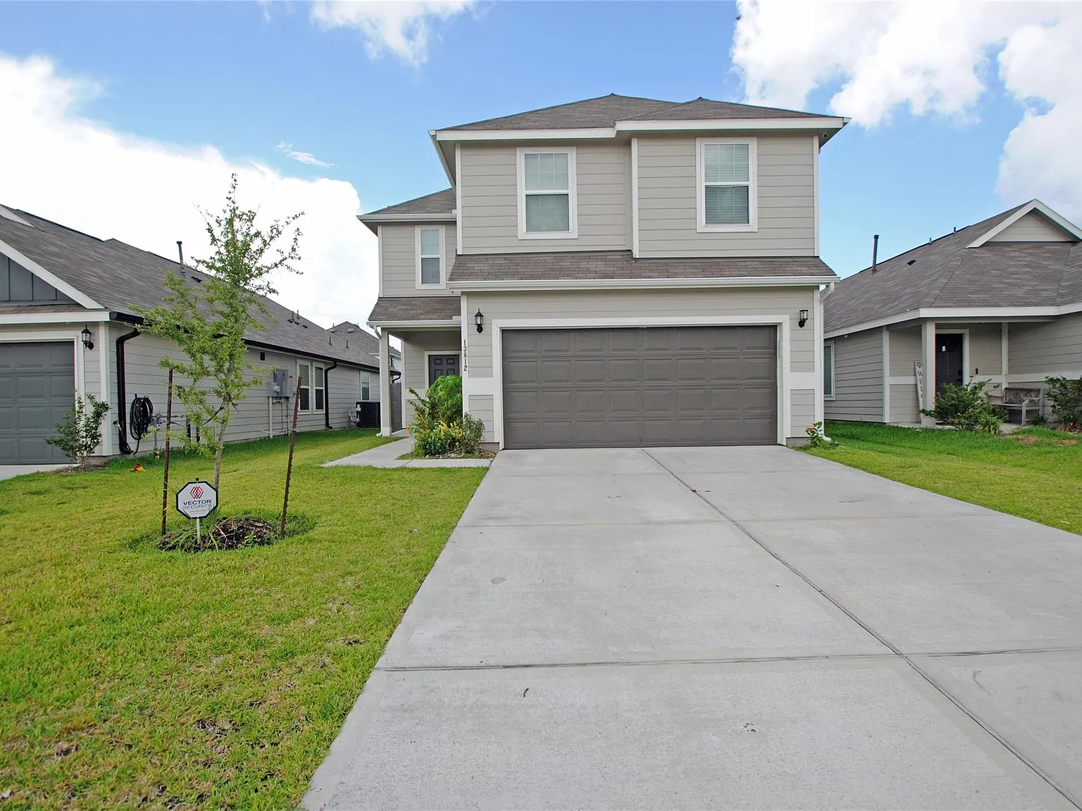 4 bed, 2.5 bath, 1956 sqft, $2,000 — Photo 3