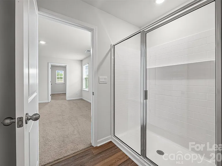 1010 Two Brothers Ln — Photo 20