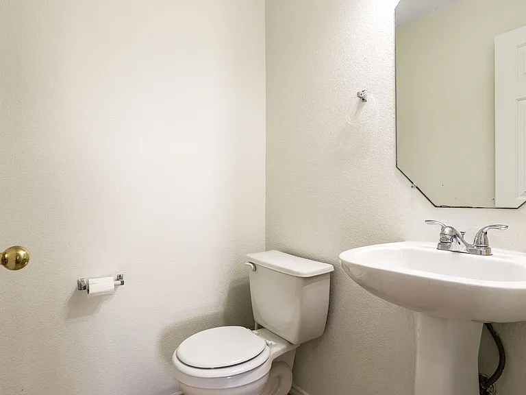 4407 Golden Gate Dr — Photo 6