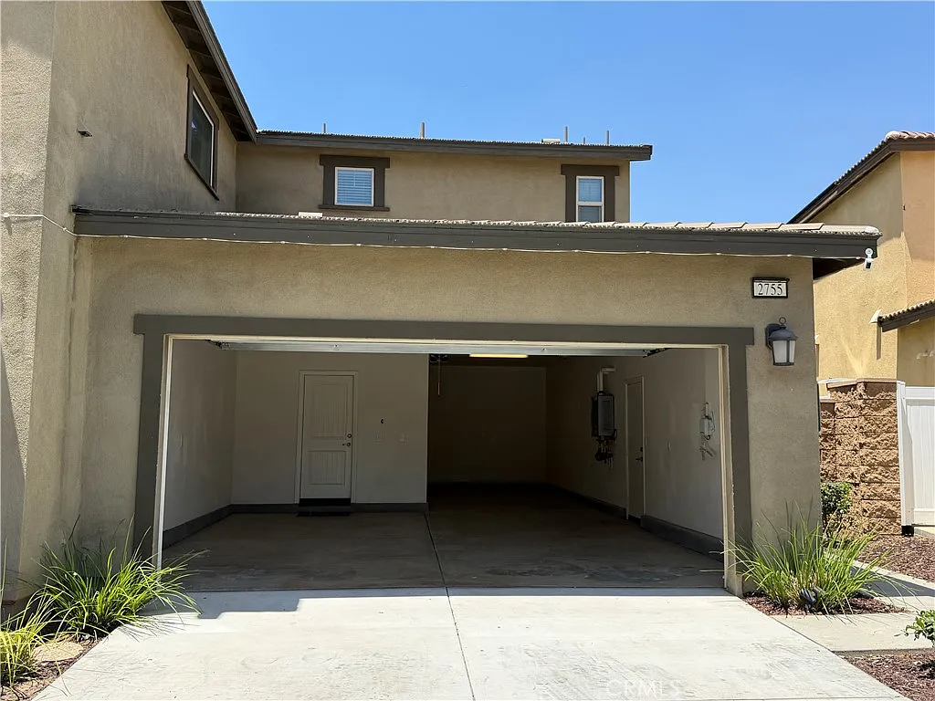 5 bed, 3.5 bath, 3325 sqft, $4,000 — Photo 3