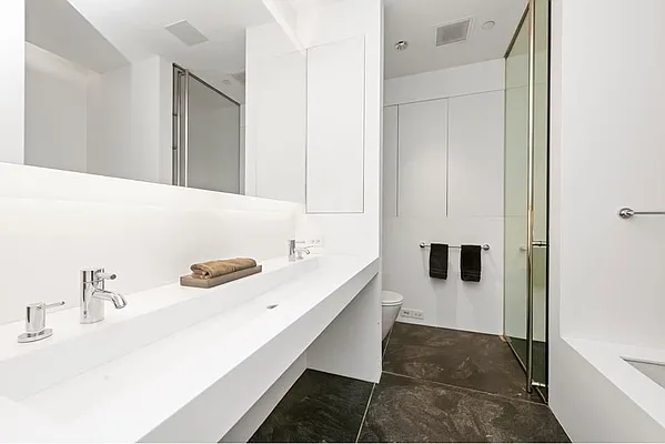 Sold by Sloane Square | media 17