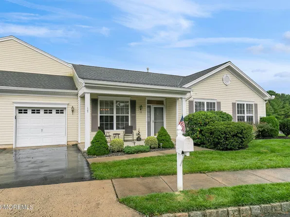 17 Greylawn Drive, Lakewood, NJ 08701