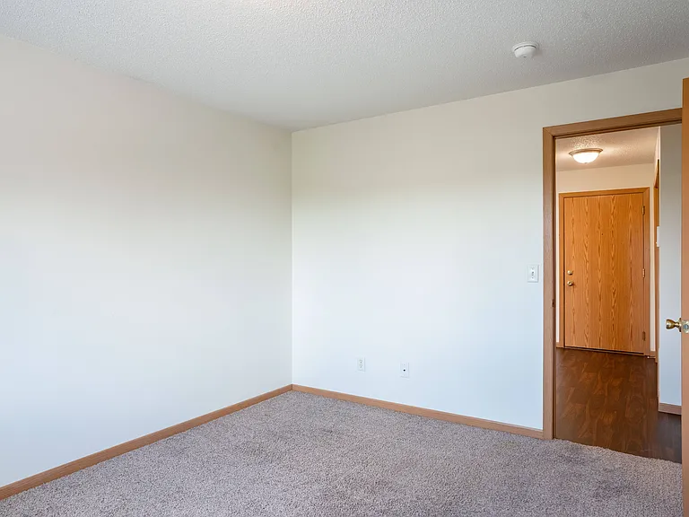 Bismarck, ND Sierra Ridge Apartments | 32C | Bedroom